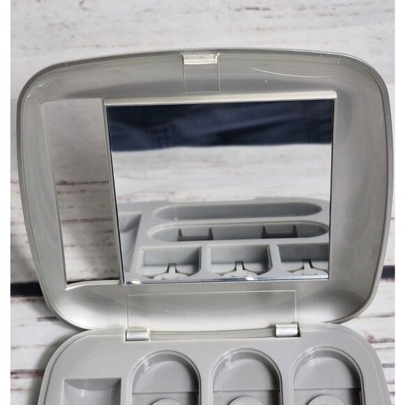 Mary Kay MK Signature Custom Compact Grey Refillable Makeup Compact With Mirror - Picture 5 of 8